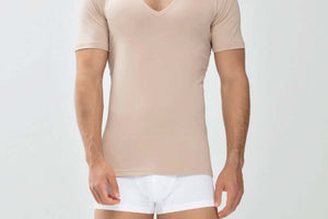 man in mey ondergoed