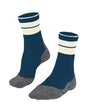 FALKE TK Stabilizing wandelsokken heren in blauw met grijze en witte strepen voor extra enkelsteun. FALKE TK Stabilizing wandelsokken heren in blauw met grijze en witte strepen voor extra enkelsteun.