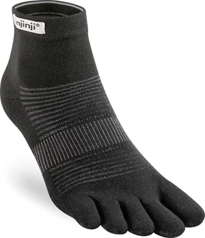 Injinji teensokken Run Lightweight Mini Crew Coolmax unisex in zwart voor optimale ventilatie en comfort tijdens het hardlopen. Injinji teensokken Run Lightweight Mini Crew Coolmax unisex in zwart voor optimale ventilatie en comfort tijdens het hardlopen.