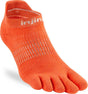 Injinji teensokken Run Lightweight No-Show in grapefruit kleur, perfect voor hardlopen met teenverdeling. Injinji teensokken Run Lightweight No-Show in grapefruit kleur, perfect voor hardlopen met teenverdeling.