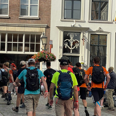 wandelaars tijdens de Nijmeegse 4-Daagse