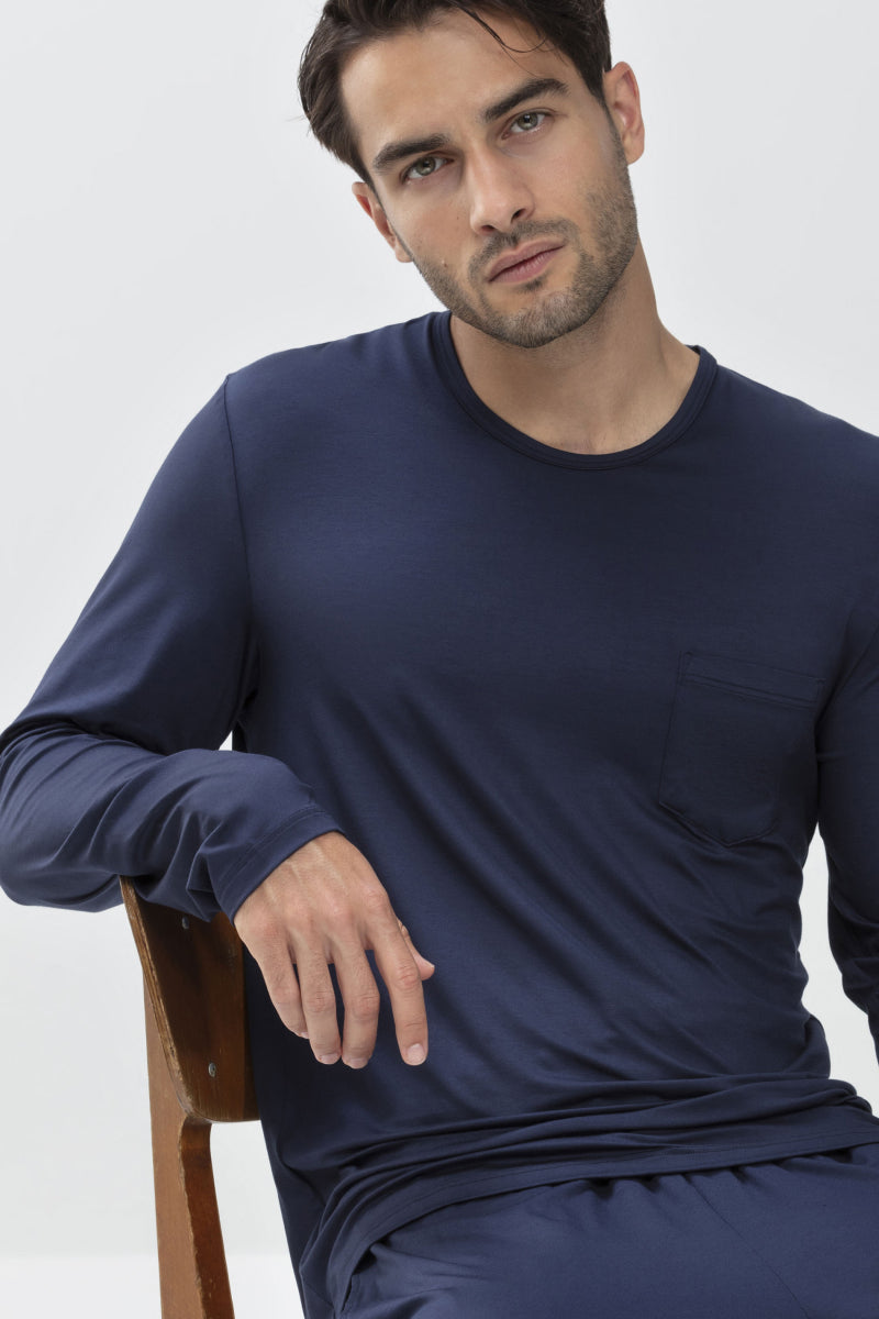 Man met Mey Shirt