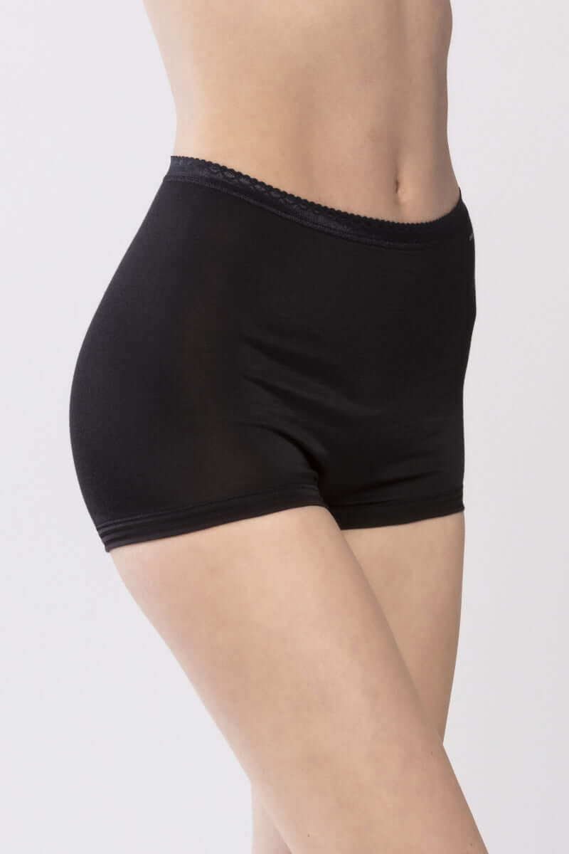 Zijdezachte zwarte boxershort voor dames uit de Mey Light collectie, model 89206