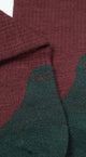 Alfredo Gonzales Wandelsok Wol Hike plain AG-SW-HIPLAINi 131 Bordeaux detail van sokken in bordeaux en groen kleuren.