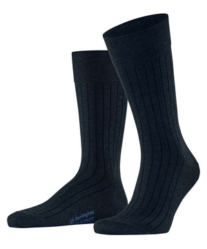 Burlington Duke Street Sokken Heren 21208 6120 marine met fijne ribstructuur en geborduurd logo.