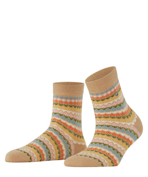 Burlington Korte sokken dames met fair isle patroon, 70% katoen, beige en kleurrijk design, herfststijl, Burlington-clip aan de zijkant.