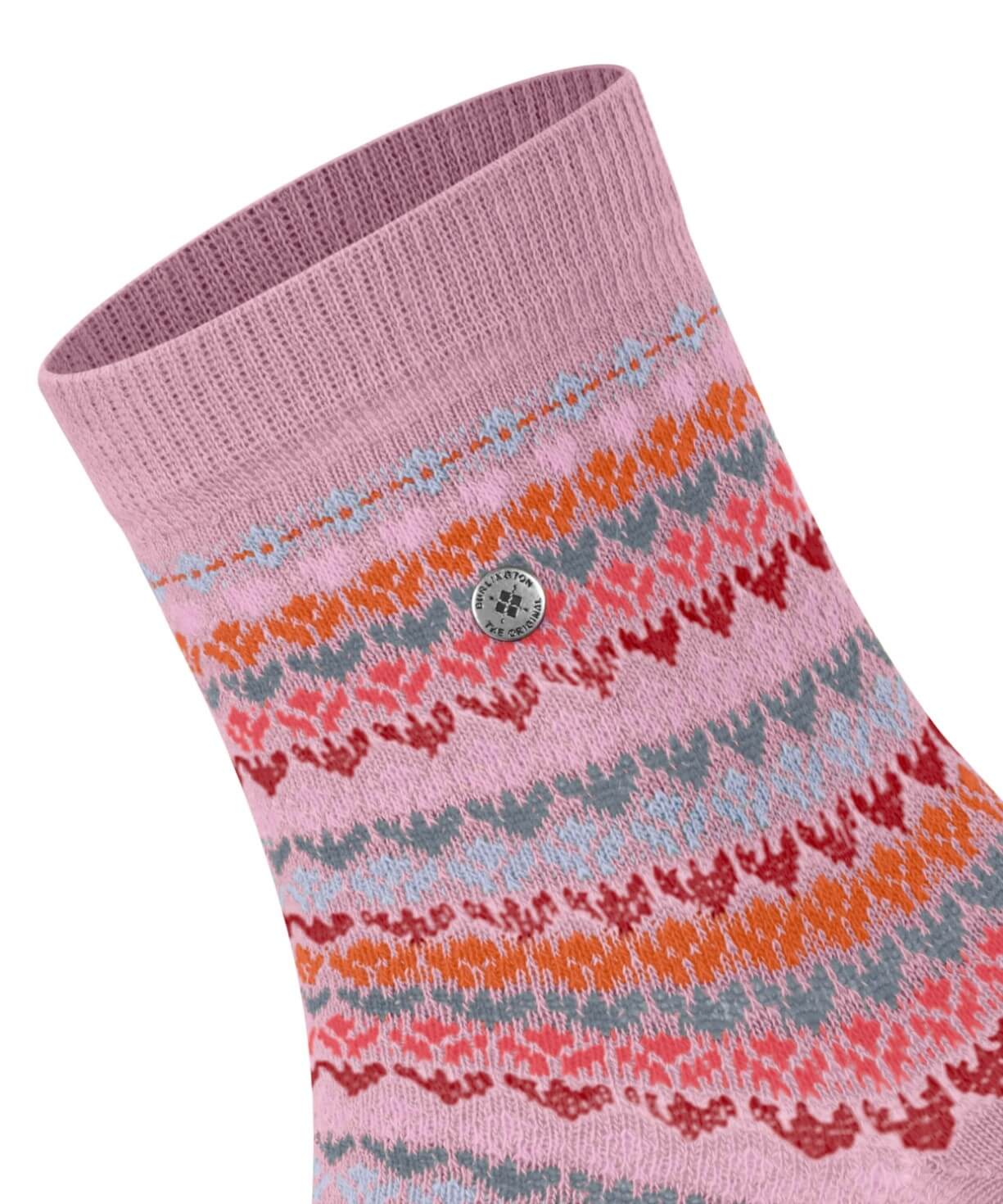 Burlington korte damessokken in poederroze met bloemetjes fair isle patroon en originele clip, 70% katoen.