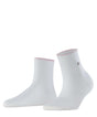 Burlington Lakeside Korte sokken Dames 27116 2000 white met smalle ribstructuur en roze randje.