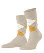 Burlington Manchester Sokken Heren 21088 4850 cream, klassieke ruitsokken in crème met geel en wit.
