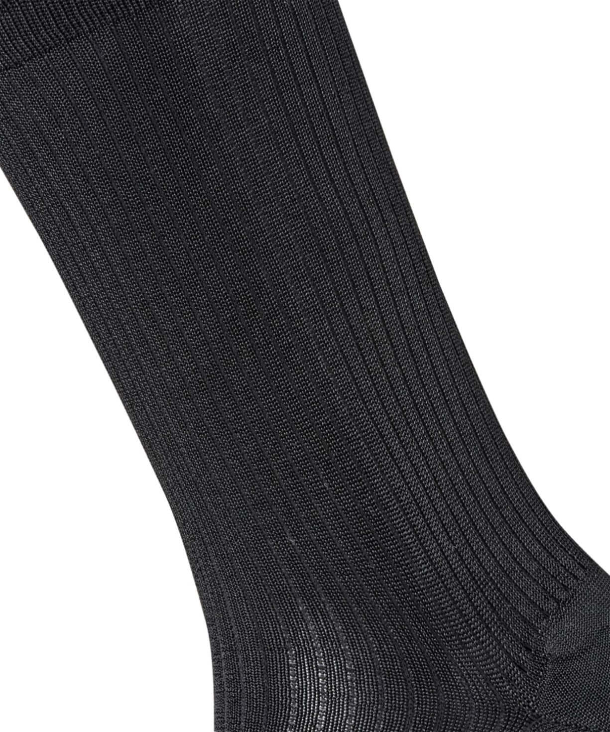 Burlington Princess Street Sokken Dames 22135 3000 black, glanzend fijn geribt sokje in zwart.