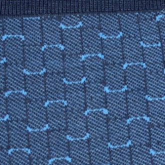 FALKE Airport Special Edition Heren 12424 6491 blue ink, detail van het patroon van de sokken in blauw.