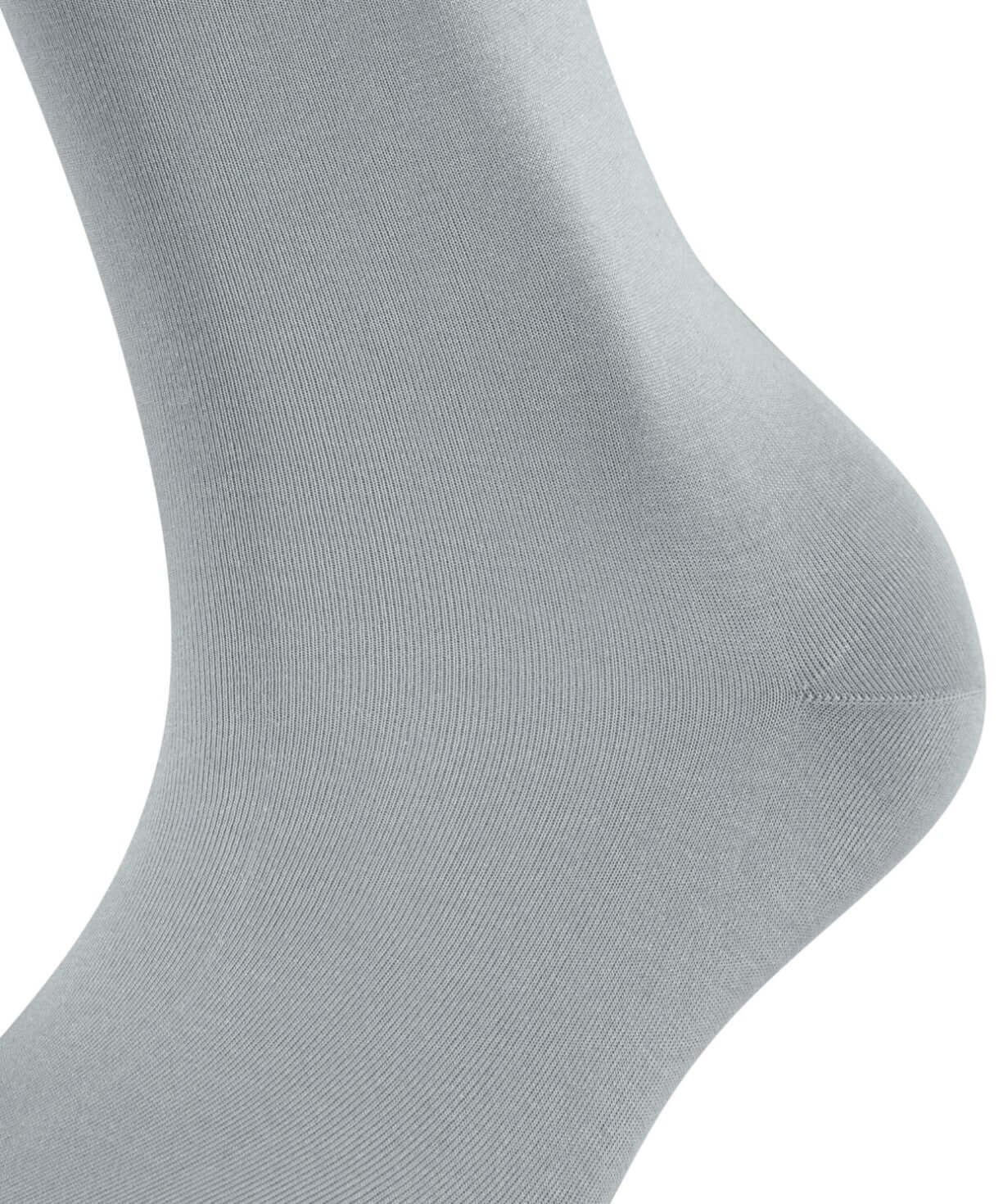 FALKE Cotton Touch damessokje in zilver, fijn en huidvriendelijk katoen met perfecte pasvorm.