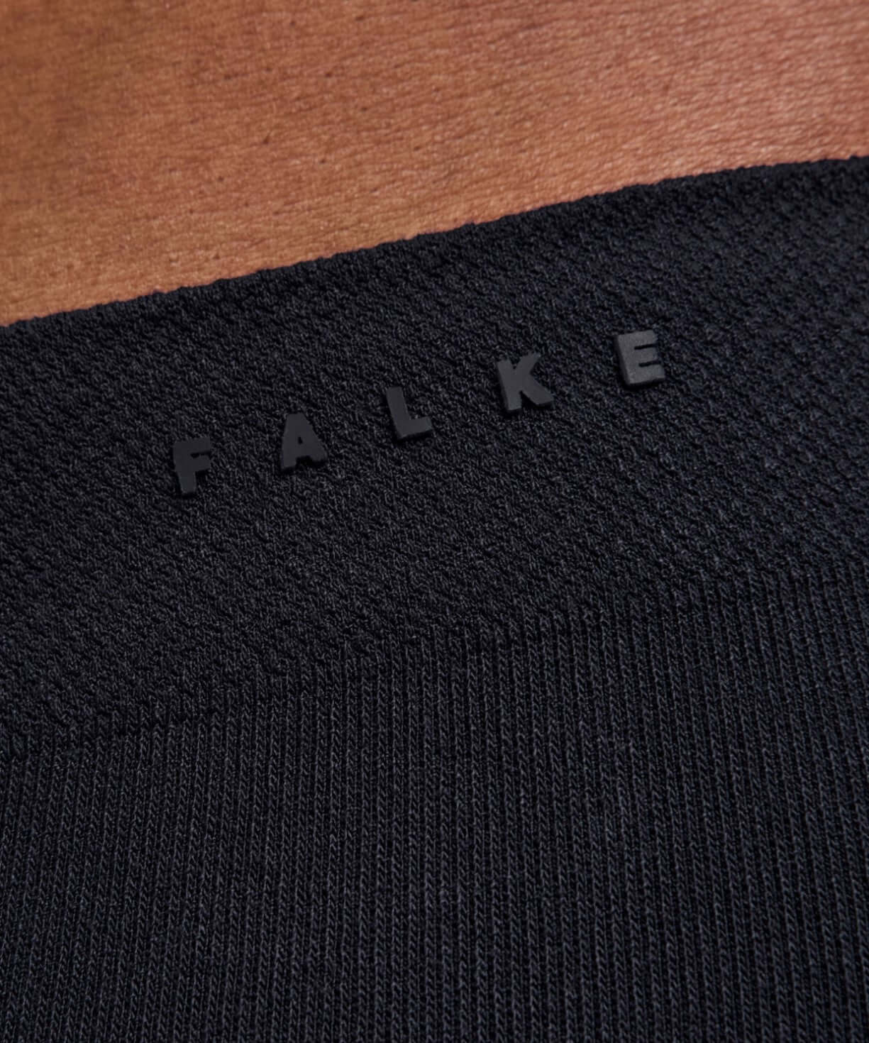 FALKE Daily Seamless Boxer Heren 68140 3000 black met vlakke afwerking en ribstructuur in zwart.