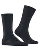 FALKE Dot Herensok 13269 6374 dark navy met een trendy stipje en een zachte glanzende afwerking.
