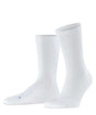 FALKE Run Rib Crew Sokken Unisex 12574 2000 white in wit met geribbelde boord en licht gewatteerde zool.