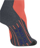 FALKE TK2 Cool dames wandelsok in coral met anatomische voeringen voor optimale voetbescherming.