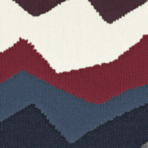Detail van de FALKE TK2 Crest wandelsok met modieuze bergsilhouetten in diverse kleuren.