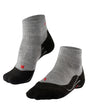 FALKE TK5 Short dames wandelsokken in lichtgrijs, ideaal voor lichte wandelschoenen en anatomisch gevormd.