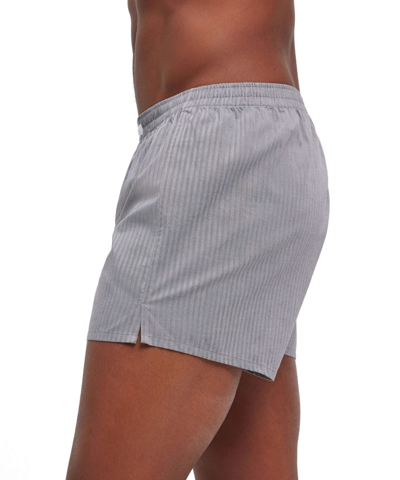 FALKE Wijde Boxershort Heren 68045 3220 black/white zicht zijkant, gemaakt van puur katoen met visgraatpatroon.