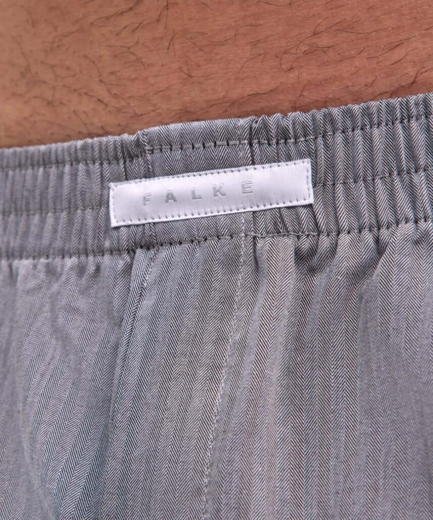 FALKE Wijde Boxershort Heren 68045 3220 black/white close-up van de elastische tailleband met logo.