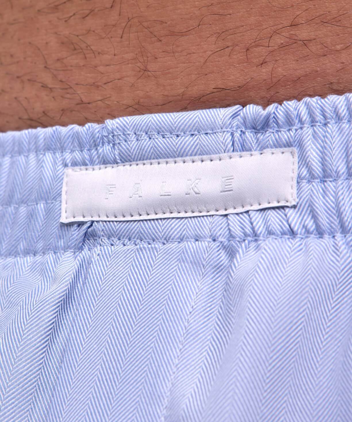 FALKE Wijde Boxershort Heren 68045 6755 light blue met elastische tailleband en visgraatmotief.