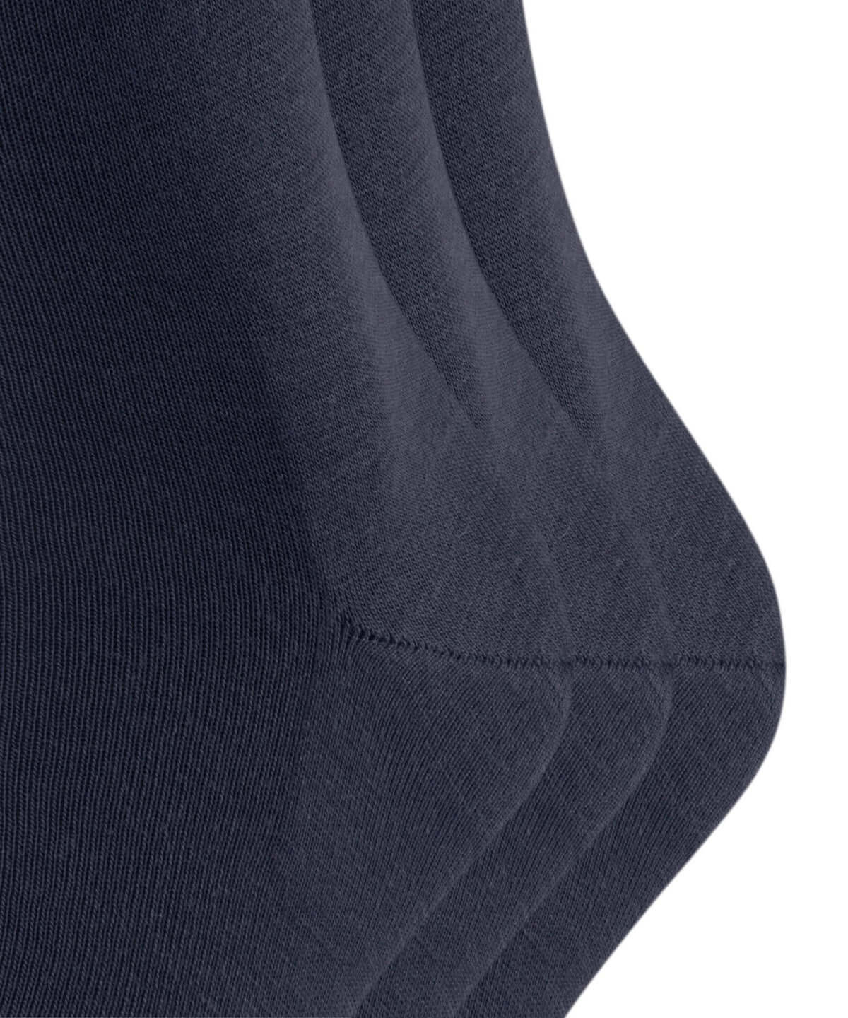 Bundel van 3 paar FALKE Airport sokken in donkerblauw voor heren, ideaal onder zakelijke en casual outfits.