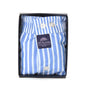 Mc Alson babyblauwe boxershort met witte strepen in doos, voorzien van intern steunsysteem voor comfort.