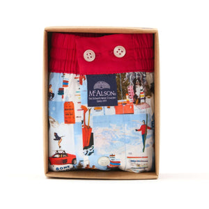 McAlson Boxershort met binnenbroek Après-ski light blue & red M5259 verpakt in een doos met skitafereelprint.