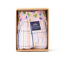 McAlson boxershort in doos, roze ruitjesprint met groene details en knopen, stijl en comfort in één.