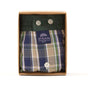 McAlson boxershort in groen-blauw ruitjesprint met donkergroene boord, verpakt in een doos.
