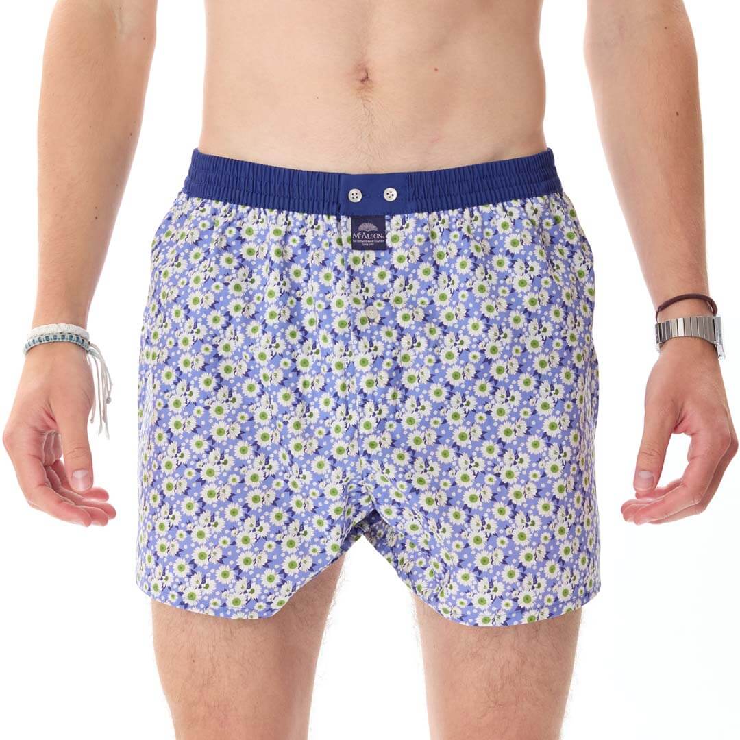 McAlson Boxershort met binnenbroek Daisies Blue M5169 in lichtblauwe kleur met margrietprint en donkerblauwe boord.