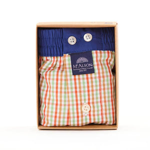 Mc Alson Boxershort met binnenbroek Gingham red & green M5303 rood in een verpakking met knopen en label.