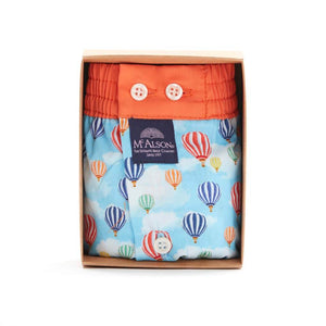 Mc Alson boxershort met luchtballonnen op blauwe achtergrond, verpakt in een mooie doos.