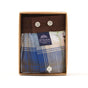 McAlson boxershort met ruitjes in blauw, groen en bruin, verpakt in doos met knopen en donkerbruine boord.