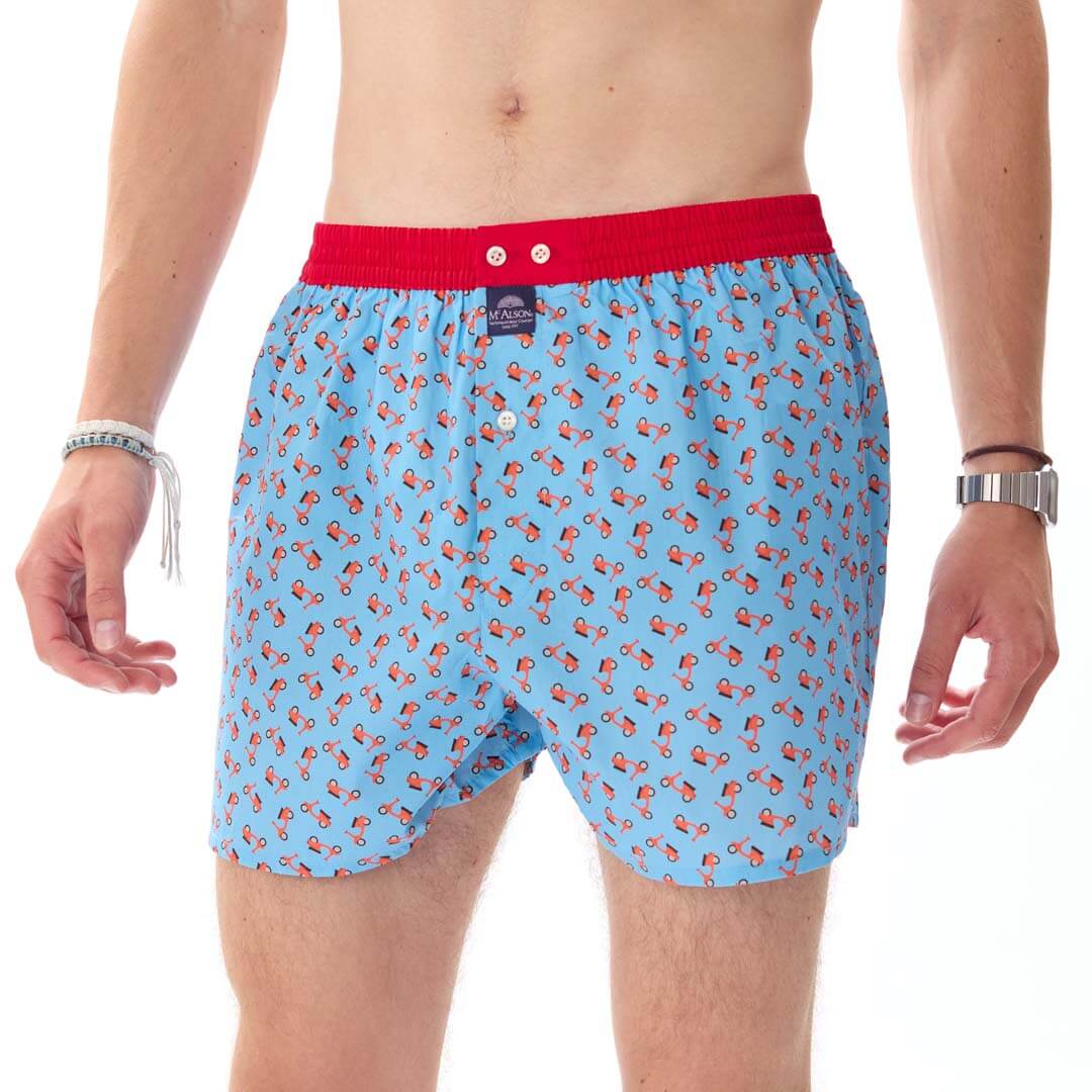 McAlson boxershort met scooterprint en rode boord voor stijl en comfort. Lichtblauw, Amerikaanse pasvorm, inside support.
