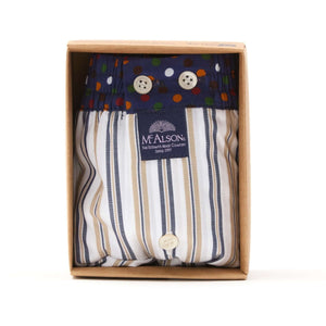McAlson boxershort in blauwe en khaki gestreepte print, gepresenteerd in een doos met stippenband.