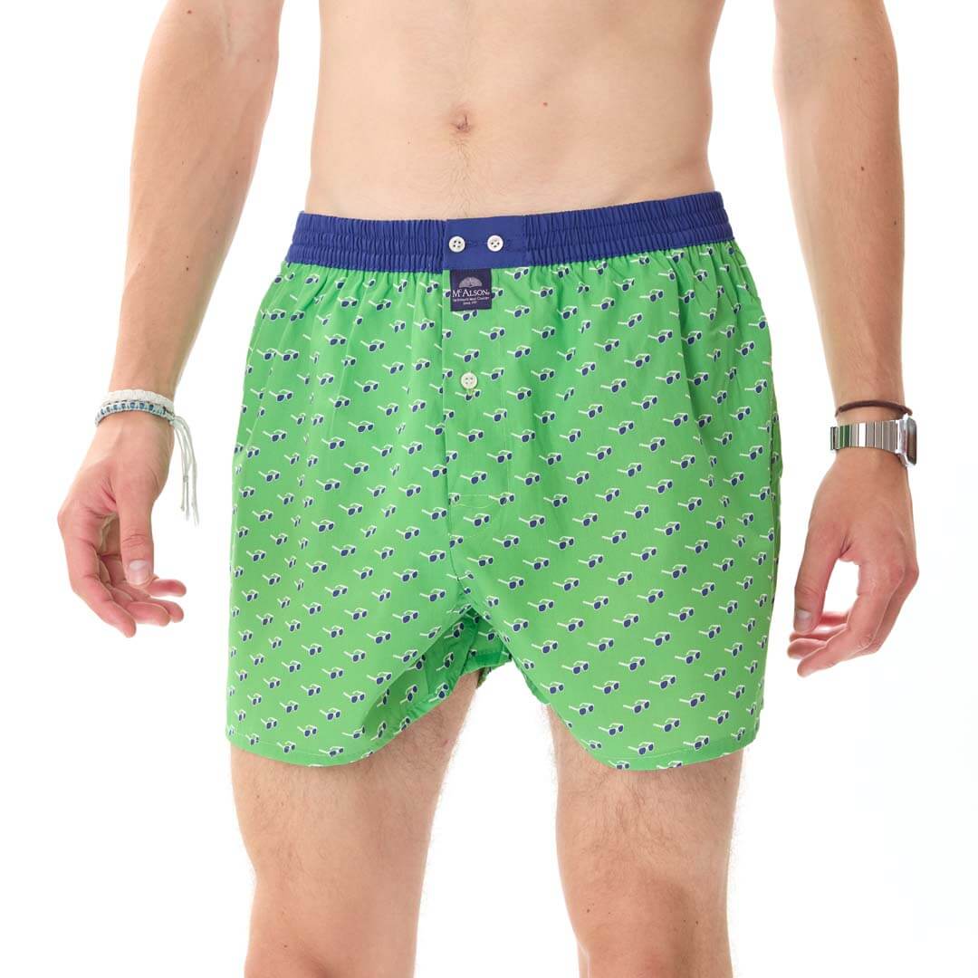 Groene boxershort met zonnebrillenprint en donkerblauwe boord, perfect voor stijl en comfort.