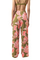 Mey Broek Flower Whirl Dames 1220127 1785 golden fern, lange broek met bloemmotief in zacht materiaal.