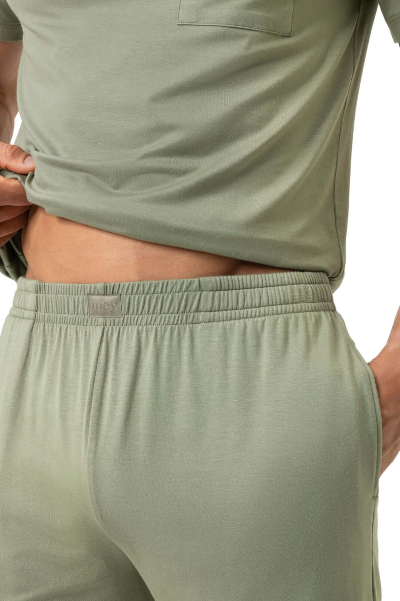 Mey Korte Broek Jefferson Heren 2220098 1781 faded olive met comfortabele tailleband en zacht materiaal.