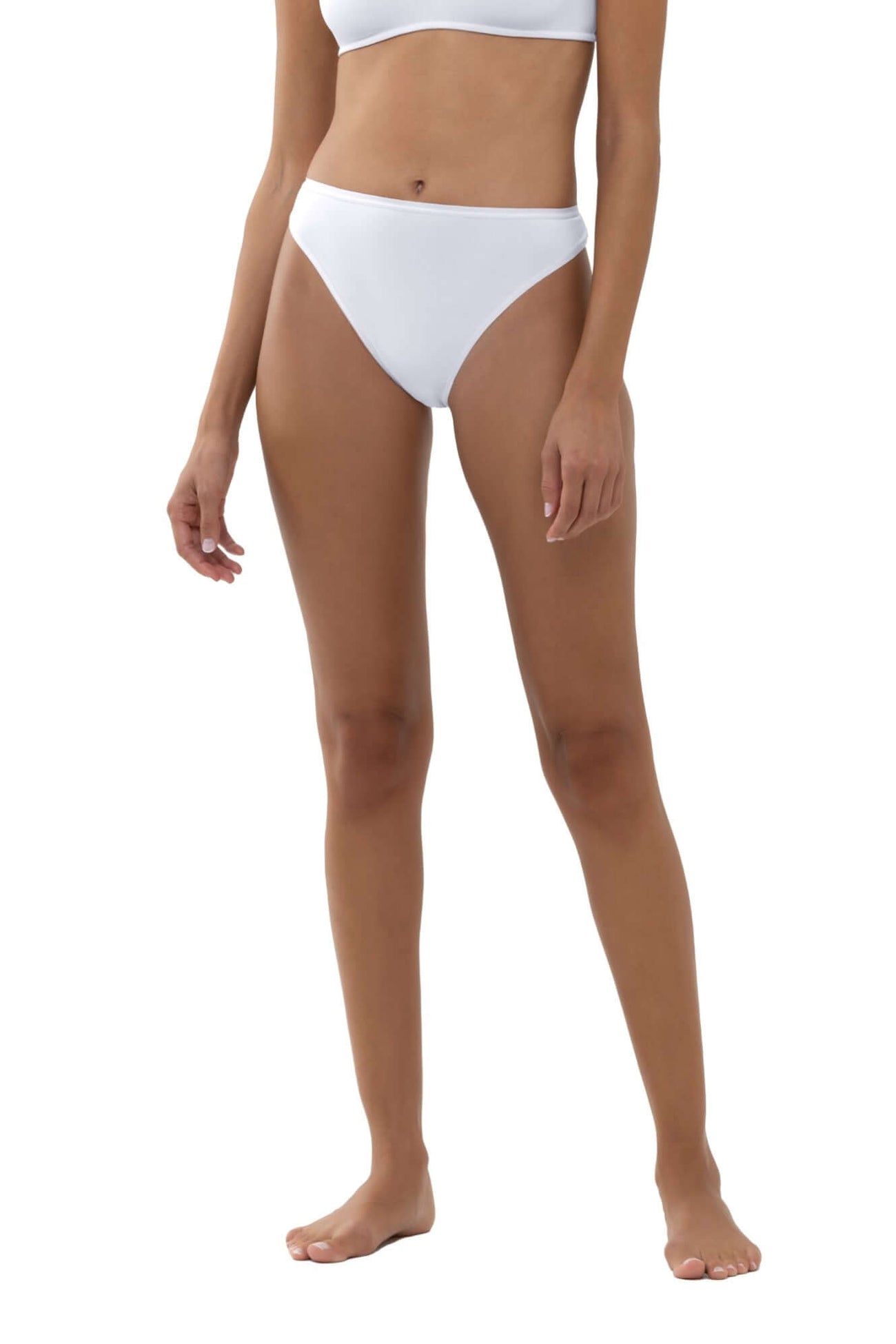 Hooggeknipte witte retro jazz slip met een zachte tailleband, perfect voor comfort en stijl.