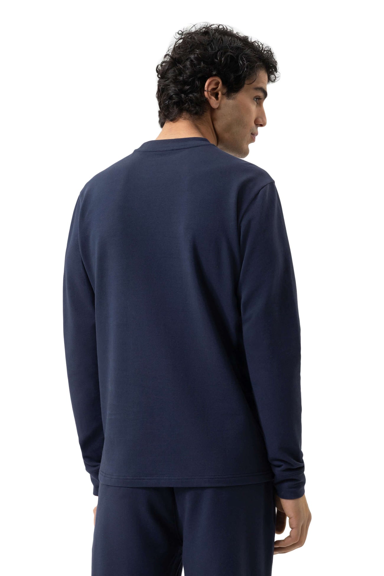 Heren Mey Shirt Homey Nights in yacht blue, gemaakt van French Terry katoen, zijaanzicht met een gladde buitenkant.