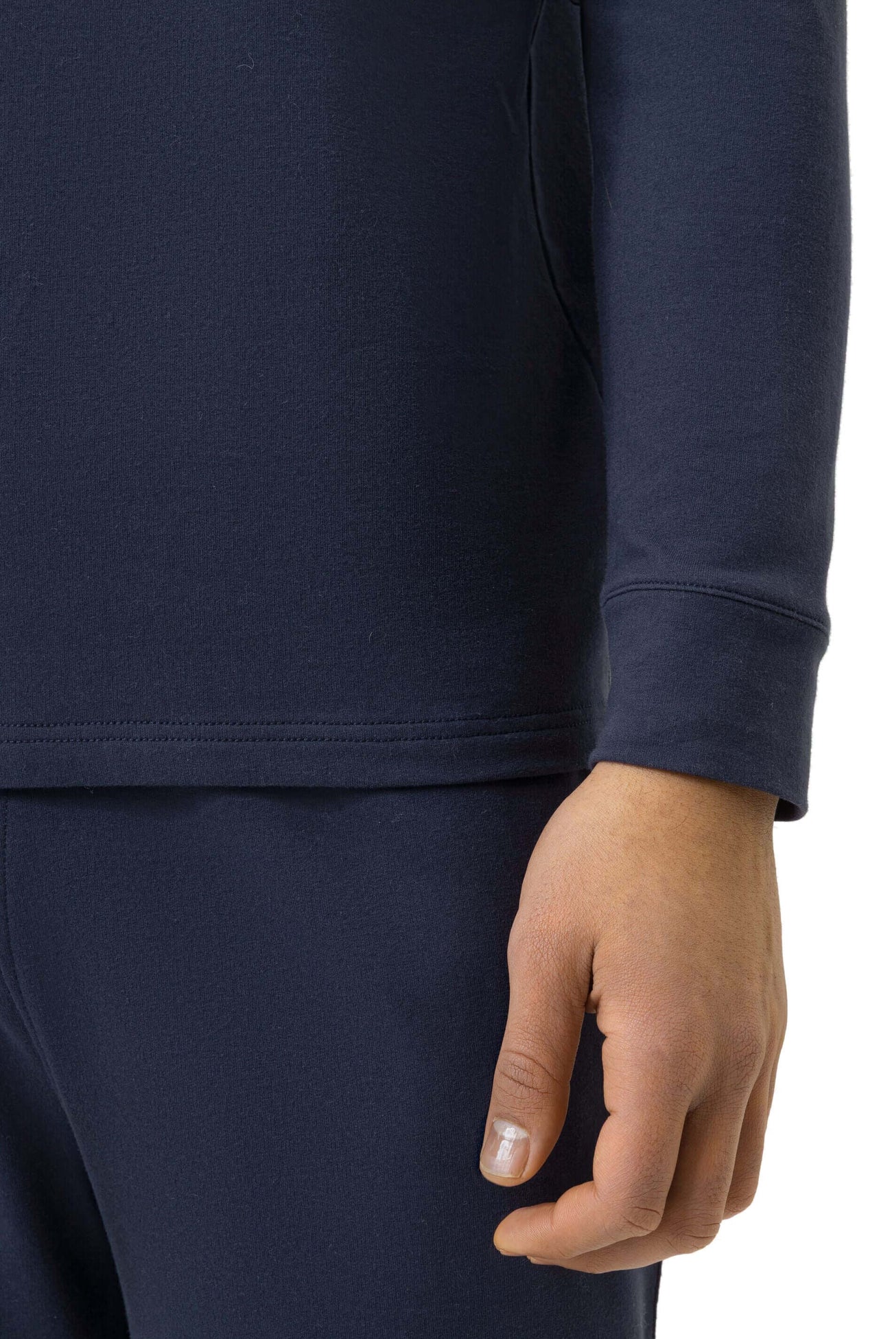 Detail van een Mey shirt in yacht blue, gemaakt van zacht French Terry katoen, ideaal voor thuis of sport.