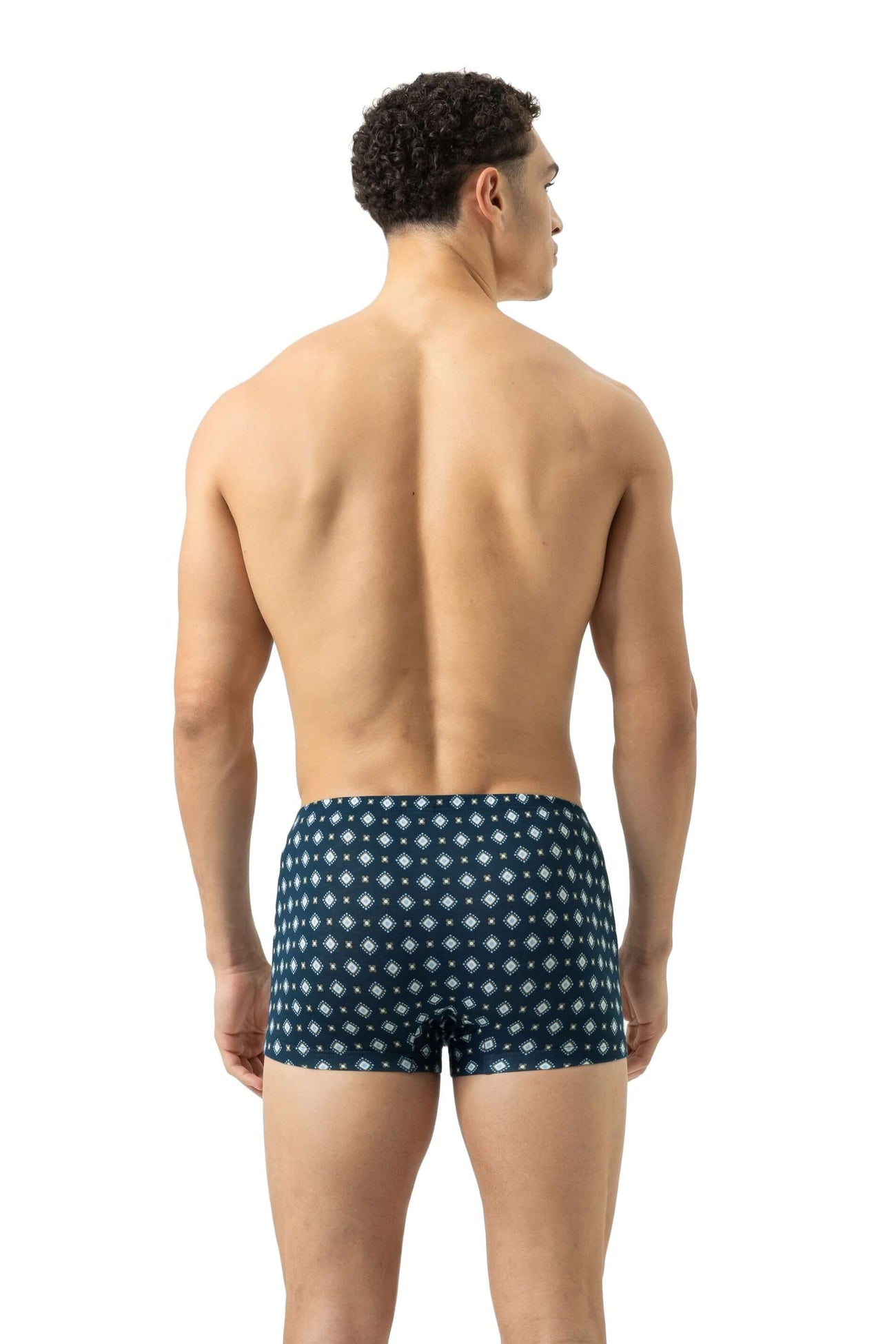 Achteraanzicht van een man in een Mey Shorty Classic blauwe boxer met grafisch ontwerp.