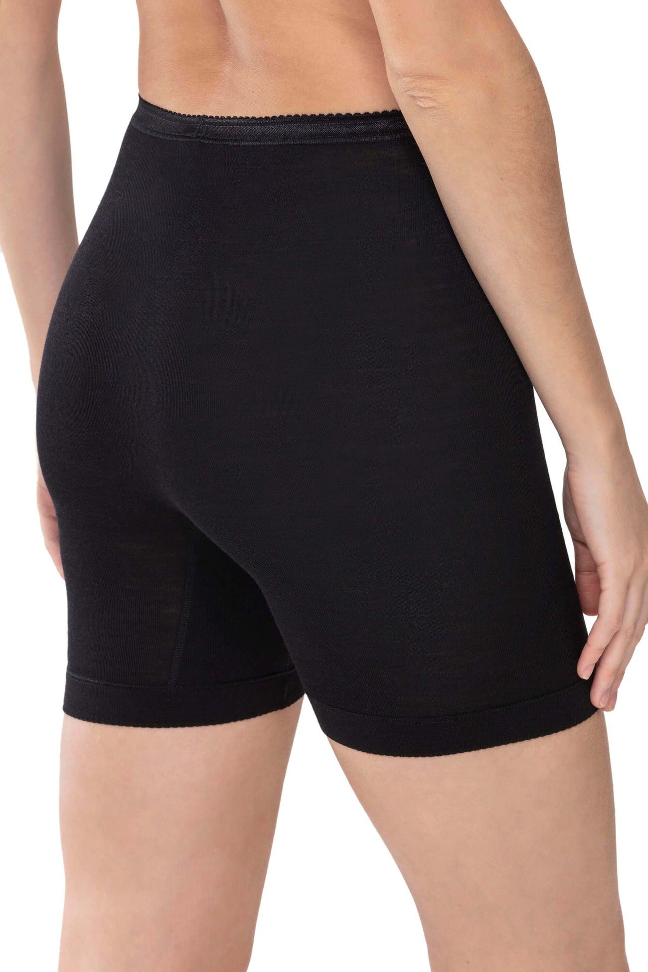 Mey Slip met lange pijp Wol Zijde Exquisite Dames 67407 3 schwarz, zwarte slip met lange pijpjes in merinowol en zijde.