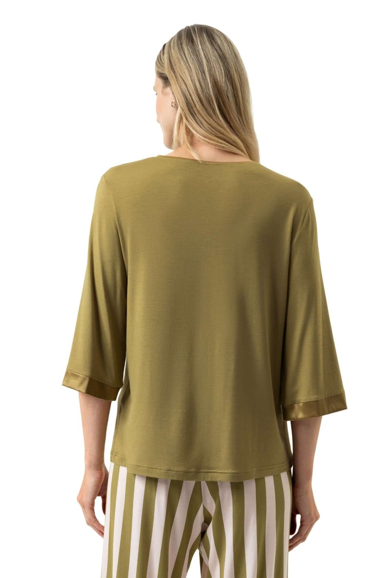 Mey T-Shirt Pure Chic Dames 1210120 1785 golden fern, achteraanzicht met driekwart mouwen in zachte olive kleur.