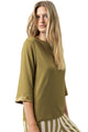 Mey T-Shirt Pure Chic Dames 1210120 1785 golden fern gedragen door een vrouw met lang haar.