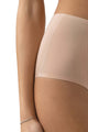 Mey Taille Slip Simply Better Invisible Dames 1120056 376 cream tan close-up van een onzichtbare tailleslip.