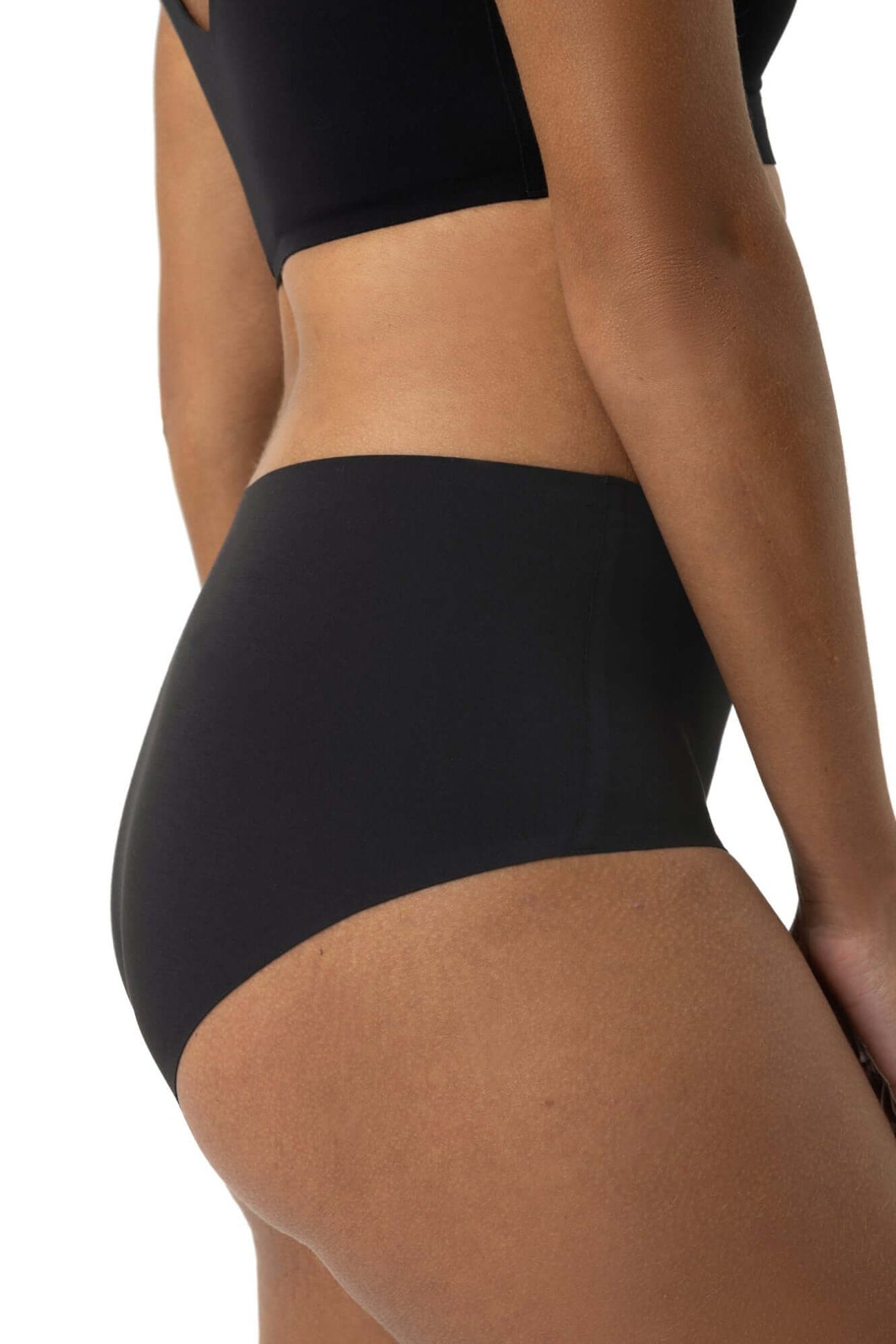 Mey Taille Slip Simply Better Invisible Dames 1120056 3 zwart, onzichtbare tailleslip in zwart met platte naden.