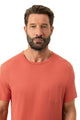 Mey Tweedelige Korte Pyjama Bold Coral Stripes Heren 2240084 1764 coral island, man in effen rood shirt met zak.
