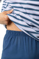 Mey Tweedelige Korte Pyjama Sky Stripes Heren 2240079 1762 hague blue, gestreept shirt met korte effen blauwe broek.